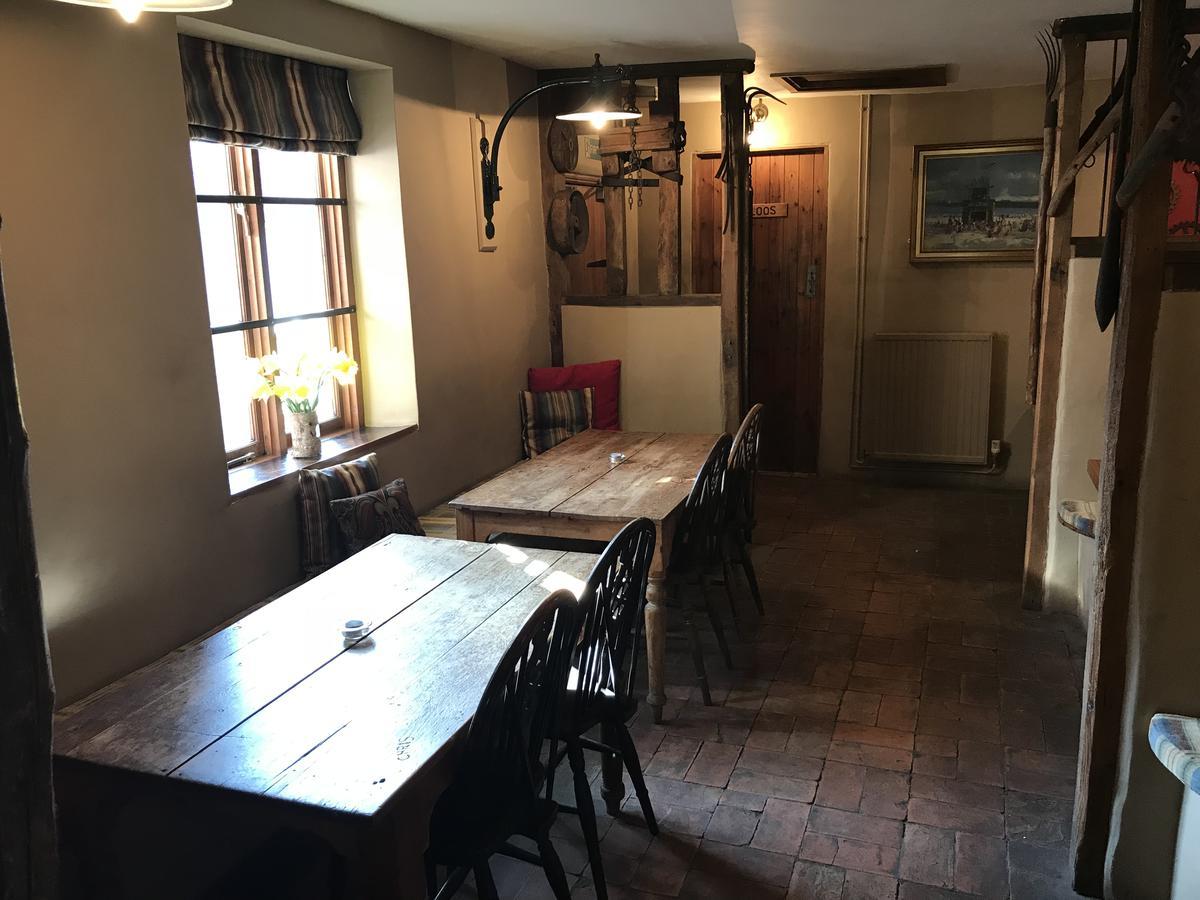 Kenninghall Red Lion Hotel Норуич Екстериор снимка